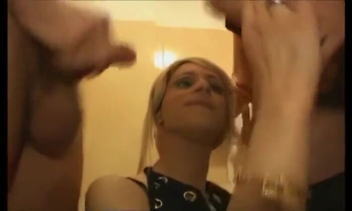 обслужина двоих