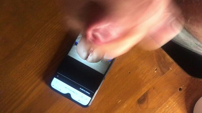 Дрочу на сочную девушку