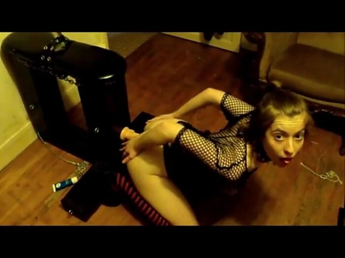 Тренировка маленькой сучки