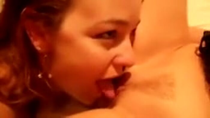 Подруга ласкает