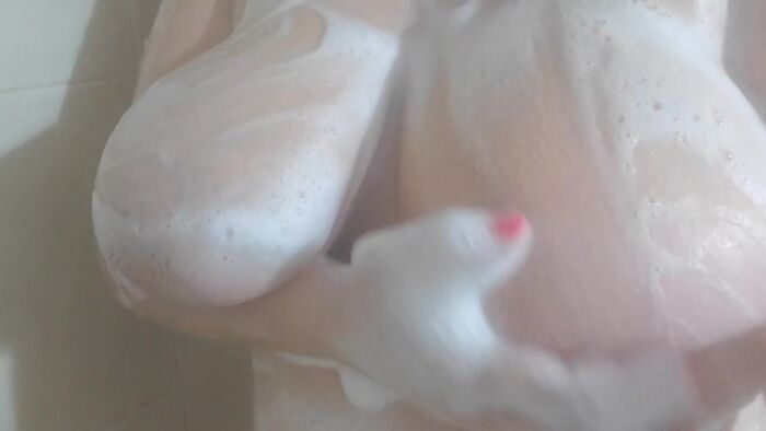 наводит чистоту....