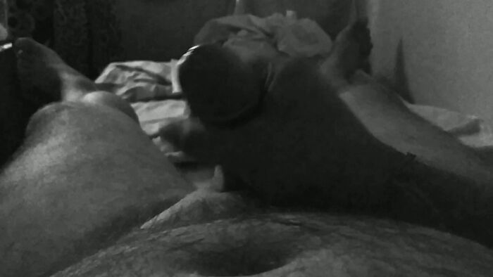 Раслабон ето я,жена рядом мастурбирует