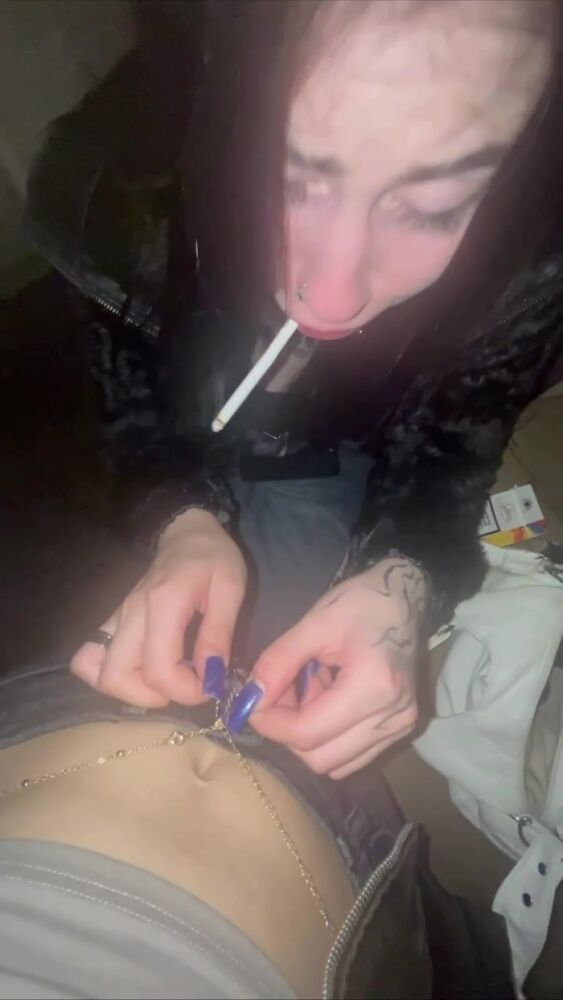 На коленках