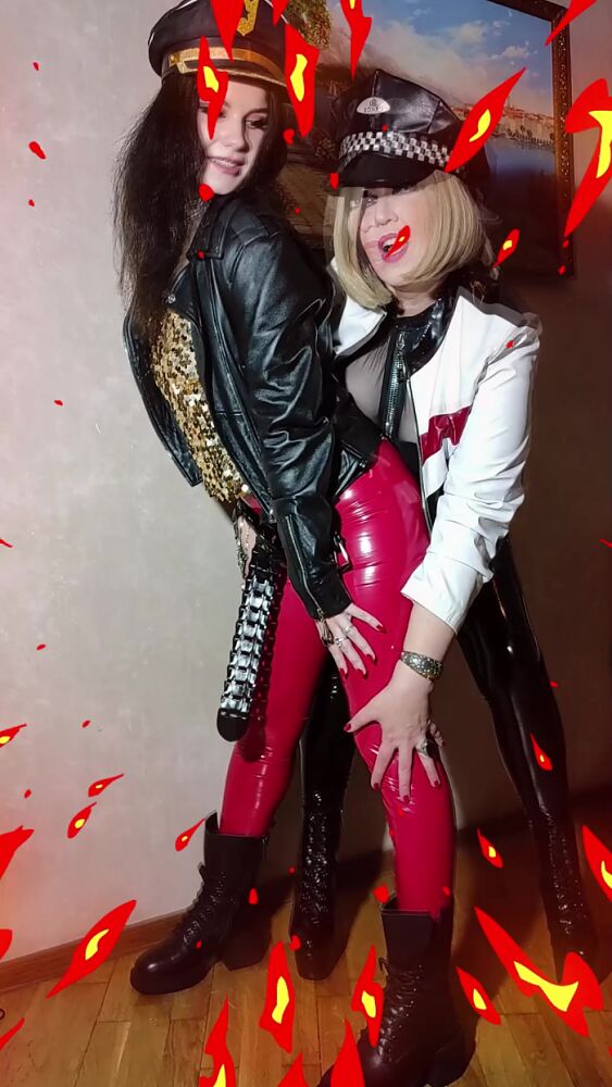 две Госпожи в Латексе!))) Обожаем нейлон и Латекс!