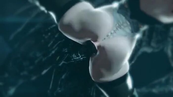 Девку на исследовательской базе ебут роботы и монстр