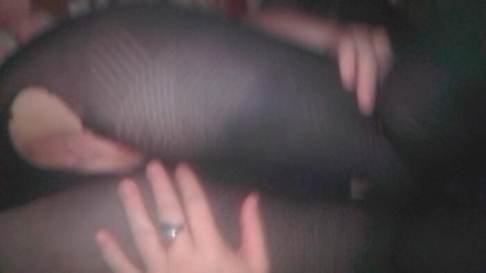 супруга позирует для любовника ожидая в гости