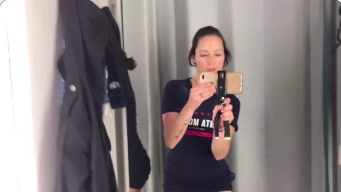 подрочила клитор в примерочной