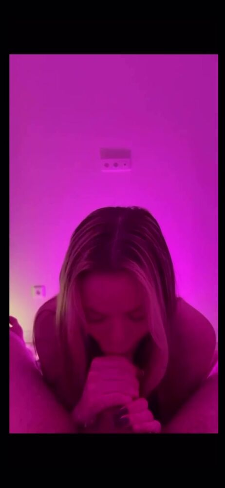 сучке нравиться отсасывать мой твëрдый большой член