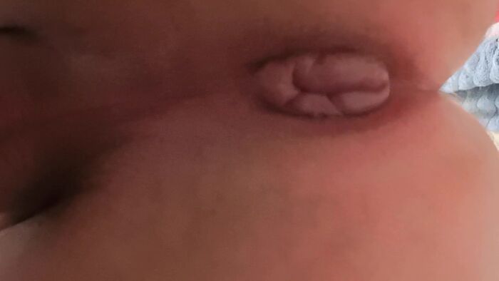 Сделал из попки вагинку с помощью помпы